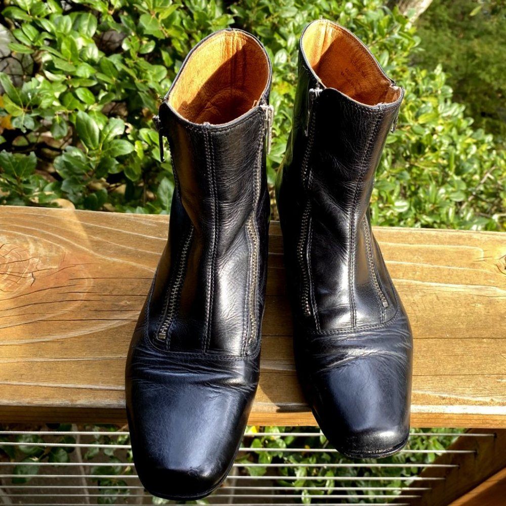 Cute City-Slicker Frye Booties with Double Zipper - Size 9